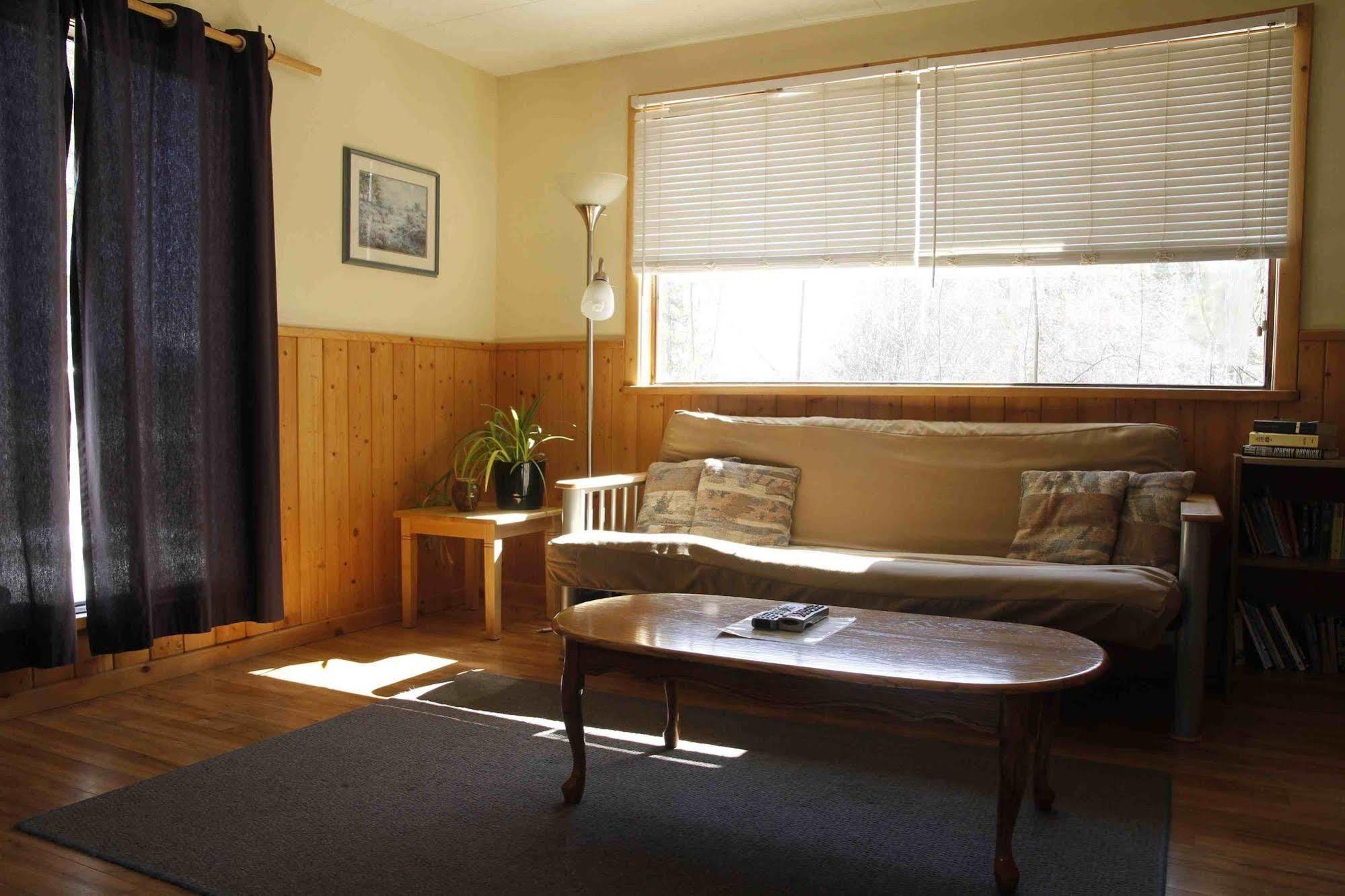 Sundog Retreat Hotel Whitehorse Exterior foto